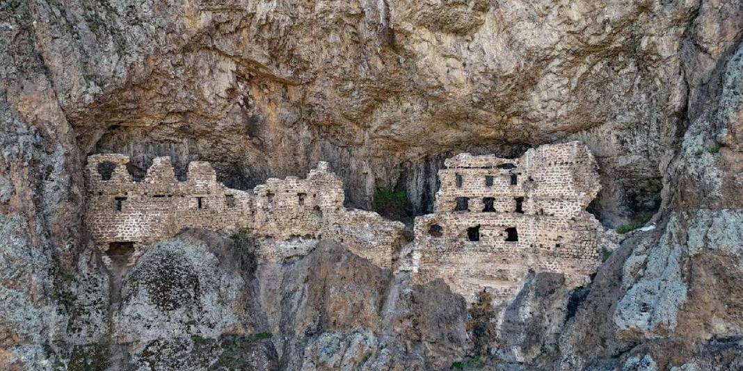 Trabzon Sümela’sı değil Ankara Alicin’i: Doğal yapı göz kamaştırıyor 3